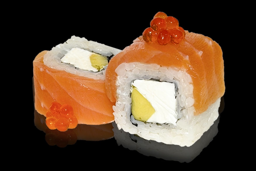 Филадельфия с манго и красной икрой